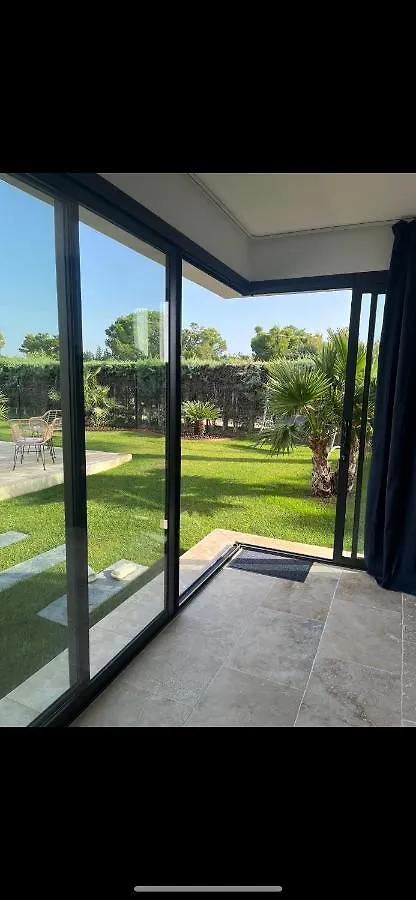 Magnifique Studio Avec Piscine Arles Apartment