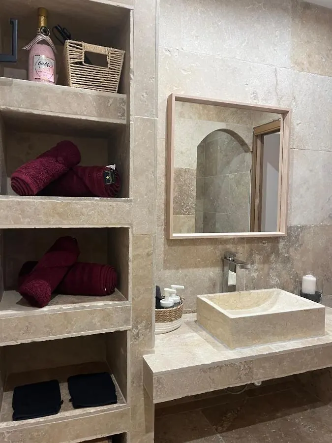 Magnifique Studio Avec Piscine Arles Apartment