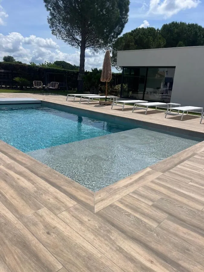 Magnifique Studio Avec Piscine Arles Apartment