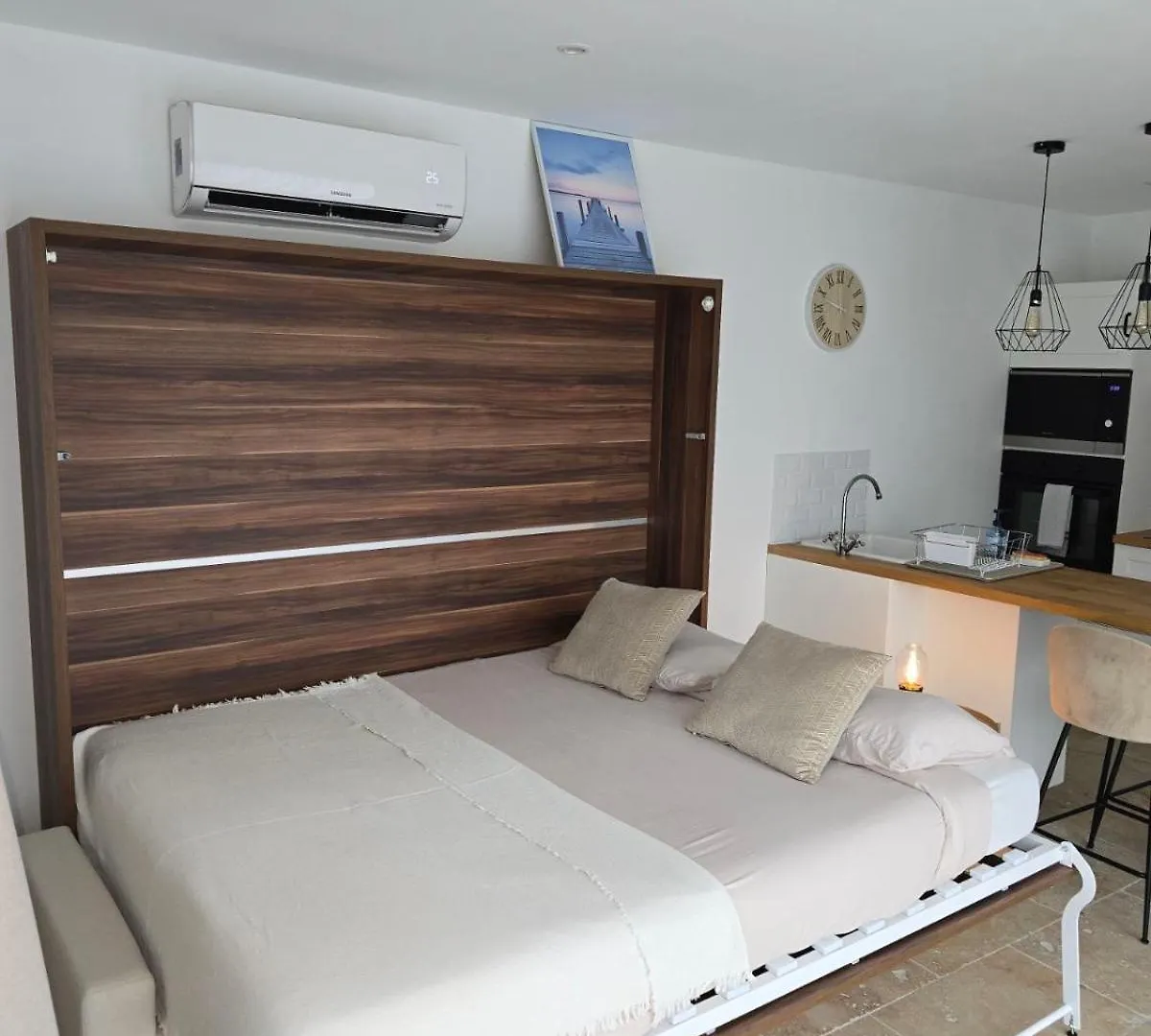 Magnifique Studio Avec Piscine Arles Apartment