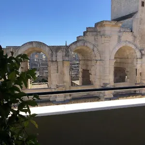 Climatise Avec Balcon Face Aux Arenes D'arles Arles